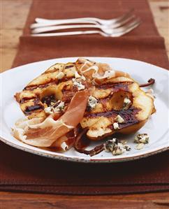 Grilled pear with Serrano ham and Roquefort