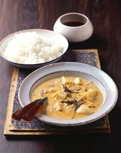 Gaeng massamum (Beef curry with peanuts, Thailand)