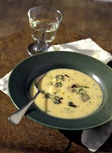 Mussel soup with dried tomatoes