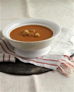 Red pepper soup with croutons