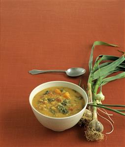 Vegetable soup with cabbage and garlic (1)