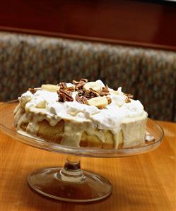 Banana Cream Pie on a Cake Stand (USA)