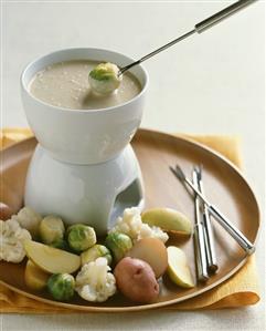 Brussels Sprout Dipping into Fondue. Receta disponible TR