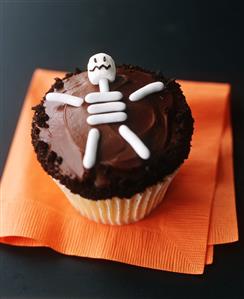 Skeleton Cupcake for Halloween. Receta disponible TR