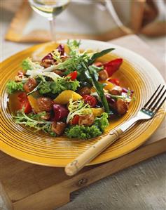 Mixed Green Salad with Chicken and Oranges