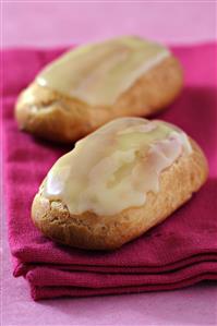 Pastelitos con chocolate blanco. Receta disponible.