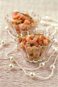 Salmon marinado con gambas. Receta disponible.
