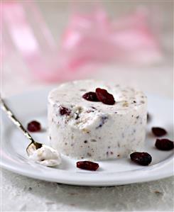 Cocina de Navidad. Turron helado de avellanas. Receta disponible TR.
