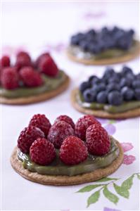 Red berries tartlets. Tartaletas de frutos rojos. Receta disponible.  