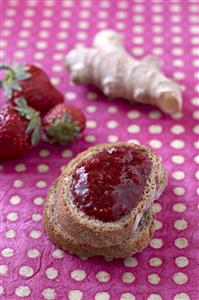 Ginger strawberry jam. Mermelada de fresones y jengibre. Receta disponible.  