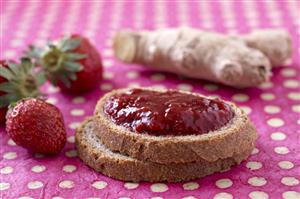 Ginger strawberry jam. Mermelada de fresones y jengibre. Receta disponible.  