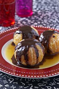 Roasted chocolate clementines. Clementinas con salsa de chocolate. Receta disponible.  