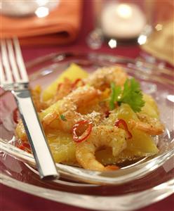 Cocina de Navidad. Gambas fritas con piña. Receta disponible TR. 
Christmas Cuisine. Fried Schrimps with Pineapple. 