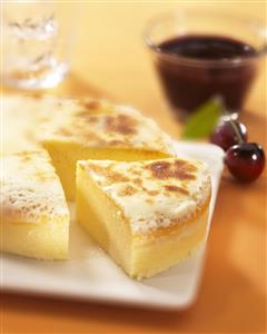 Pastel de queso fresco con coulis de cerezas. Receta disponible.
Fresh Cheese Cake with Cherry Coulis. 
