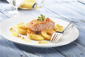 Salmon con manzanas y miel. Receta disponible.
Salmon with Apples and Honey. 