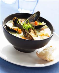 Sopa de mejillones. Receta disponible.
Mussels Soup.