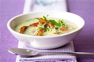 Sopa de roquette con panceta. Receta disponible.
Rocket (Arugula) and Bacon Soup.