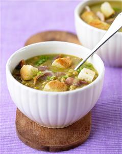 Sopa de guisantes con jamon. Receta disponible. 
Peas and Ham Soup.