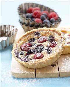 Tartaletas con requeson y frutos rojos. Receta disponible.