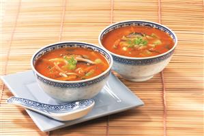 Sopa china con tomate.