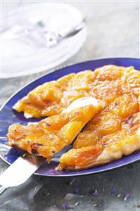 Tarta Tatin de albaricoques. Receta disponible TR.
 Apricot Tarte Tatin. 