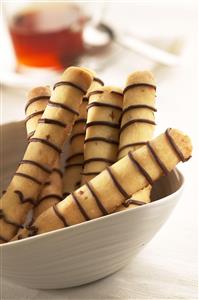 Galletas (canutillos) al aroma de mandarina. Receta disponible. 
Biscuit Canes in Tangerine Flavous.