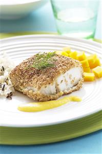 Bacalao rebozado con salsa de mango. Receta disponible.