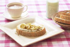 Pan de semillas con platanos. Receta disponible.