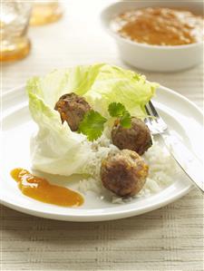 Albondigas con salsa de albaricoque. Receta disponible.
