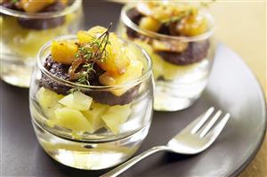 Delicias de morcilla con patatas y manzanas. Receta disponible
Blood Sausage with Potato and Apple Delights. 