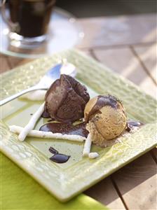 Helado de chocolate y helado de cafe. Receta disponible.
