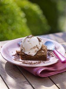 Brownie con helado. Receta disponible.
