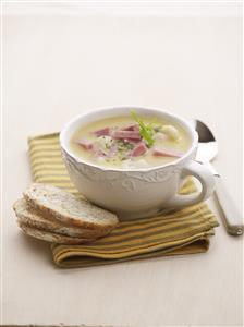 Sopa de coliflor con jamon. Receta disponible