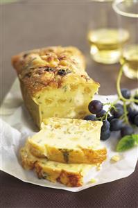 Plumcake de queso, menta y uvas. Receta disponible.
Plumcake with Cheese, Mint, and Grapes. 