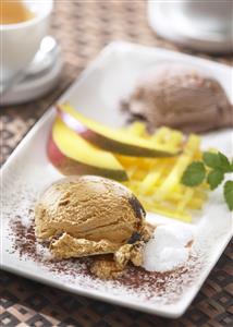 Helado de moka con mangos. Receta disponible