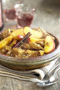 Guiso de buey con manzanas y pasas. Receta disponible.
 Ox Stew with Apples and Raisins. 