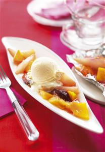 Papillote de frutas con helado. Receta disponible.
Papillotte of Fruits and Ice Cream.