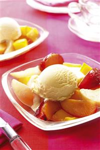 Papillote de frutas con helado. Receta disponible.
Papillotte of Fruits and Ice Cream.