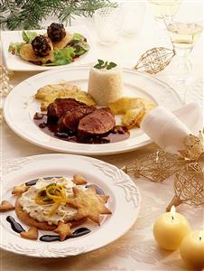 Cocina de Navidad. Menu. Entrante de pate, reno con salsa y arroz blanco, tortas con nata al praline. Receta disponible. 
Christmas Cuisine. Menu. Inlet with Pate, Deer with Sauce and White Rice, Coockies with Cream in Praliné (Chocolate).