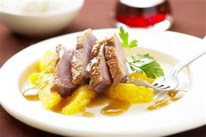 Magret de pato con miel y naranja. Receta disponible.
Duck Magret (Breast) with Honey and Orange