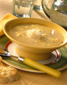 Sopa con trocitos de huevo y queso. Receta disponible. 
Soup with Morsels of Egg and Cheese.
