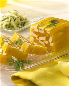 Aspic de pollo y limones confitados. Receta disponible.
Chicken and Candied Lemons Aspic. 
