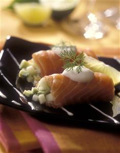 Rollitos de salmon con manzanas y aguacates. Receta disponible.
Salmon Rolls with Apples and Avocados. 