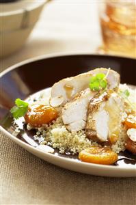 Pollo con orejones y miel. Receta disponible. 
Chicken with Orejones (Dry Apricots) and Honey
