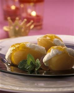 Cocina de Navidad. Albaricoques rellenos. Receta disponible.
Christmas Cuisine.  Stuffed Apricots.

