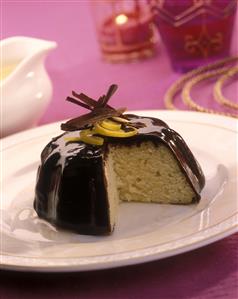 Cocina de Navidad. Pastel al limon con chocolate. Receta disponible TR. 
Christmas Cuisine.  Lemon Pie Covered with Chocolate.
