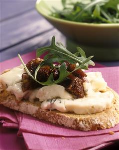 Tostada de gorgonzola e higos. Receta disponible.
Gorgonzola Cheese and Figs Toast. 
