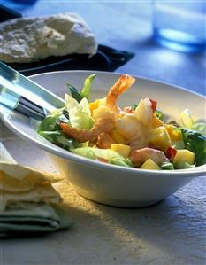 Cocina rapida. Ensalada de piña y cigalas. Receta disponible.
Quick Cuisine.  Pineapple and Norway Lobster Salad.