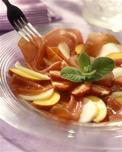 Carpaccio de frutas y jamon. Receta disponible. C
arpaccio of Fruits and Ham