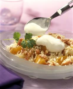 Ensalada de arroz con albaricoques y bacon. Receta disponible. 
Rice Salad with Apricots and Bacon